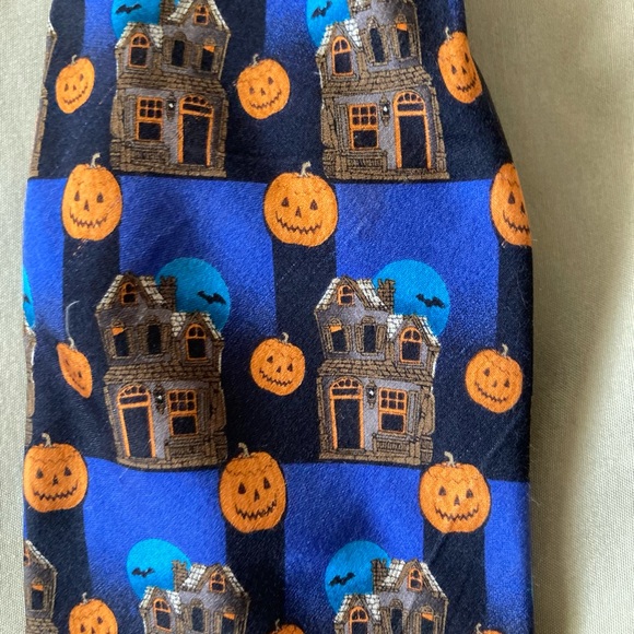 Men’s Holiday 100% silk tie bundle (2) - Picture 9 of 11